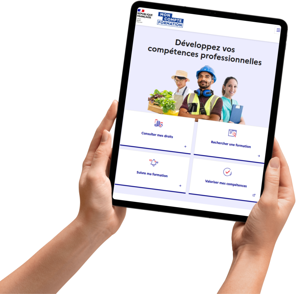 Mains tenant une tablette affichant la page Accueil de Mon Compte Formation pour consulter et utiliser ses droits à la formation professionnelle